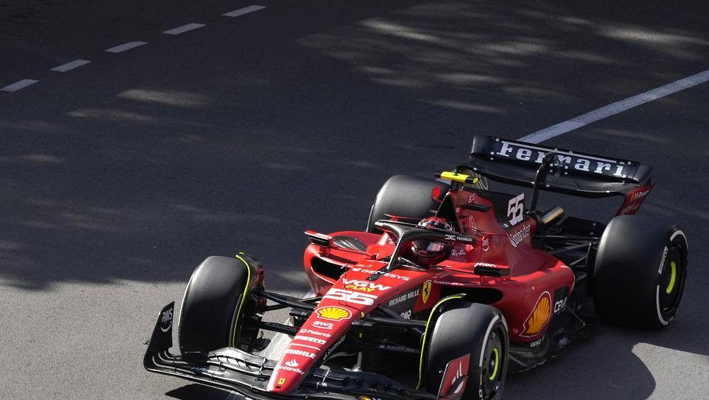 Úvodní tréninky na Velkou cenu Monaka F1 vyhráli Sainz a Verstappen